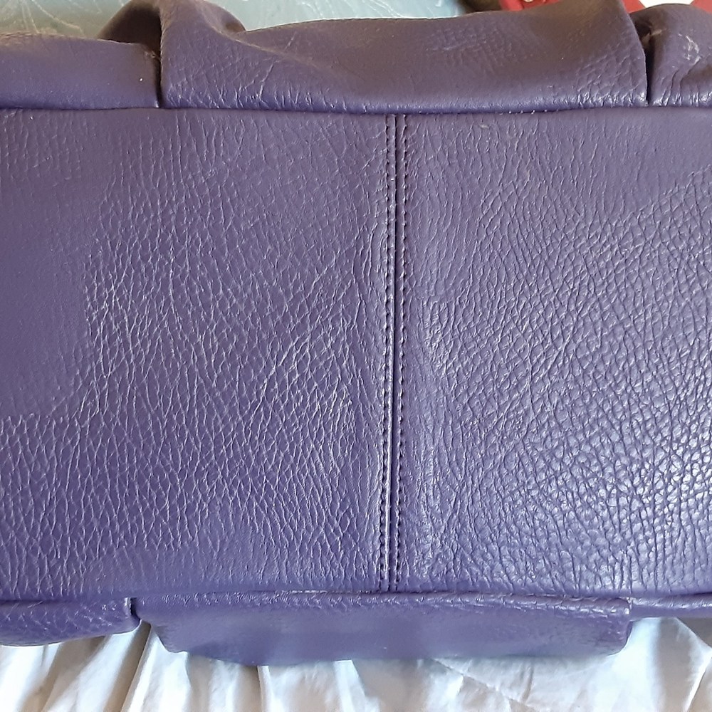 Olive and Joy Purple Handbag Like New Hobo - Picture 3 of 10